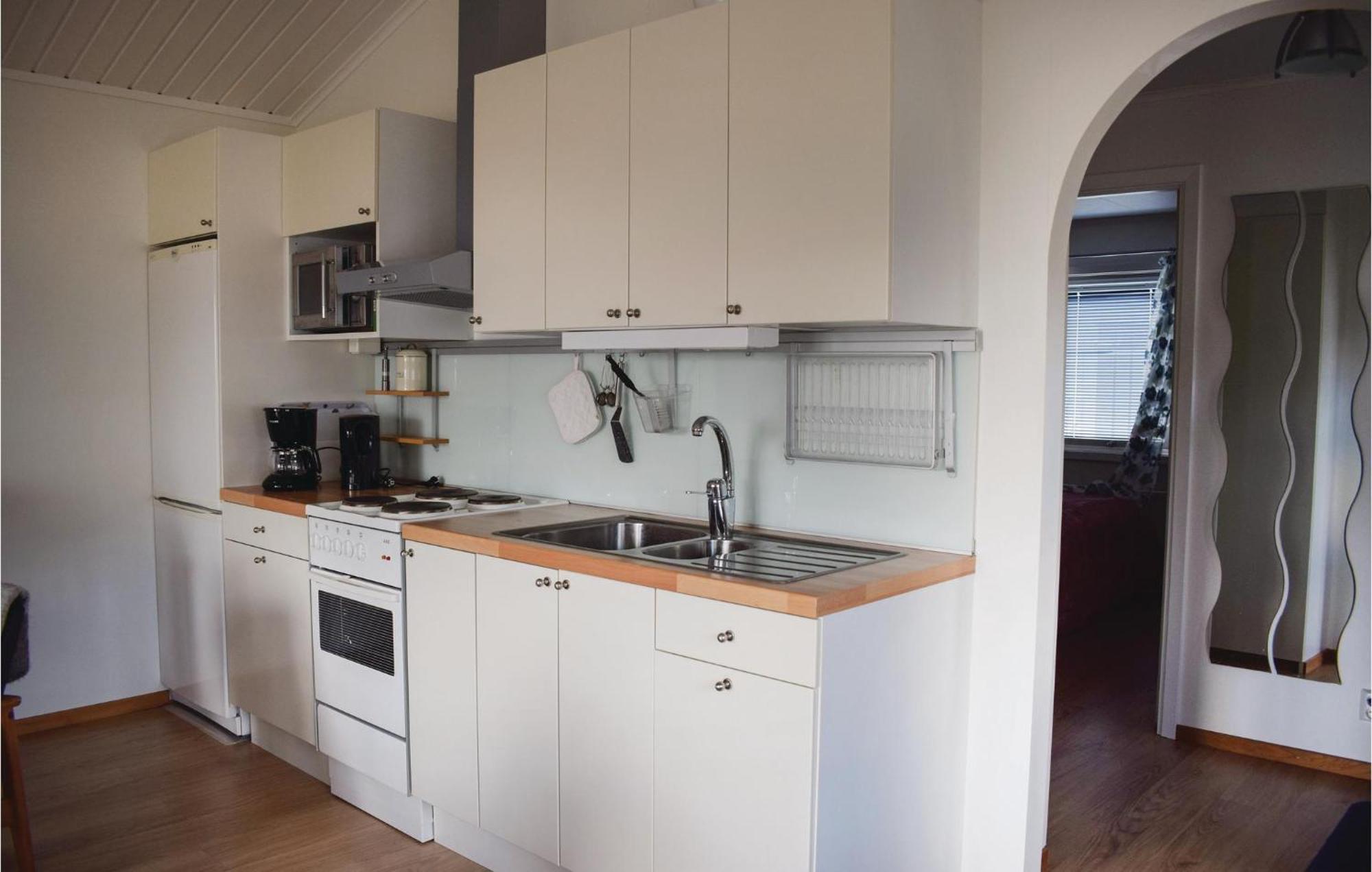 Amazing Home In Loettorp With House Sea View Exteriör bild