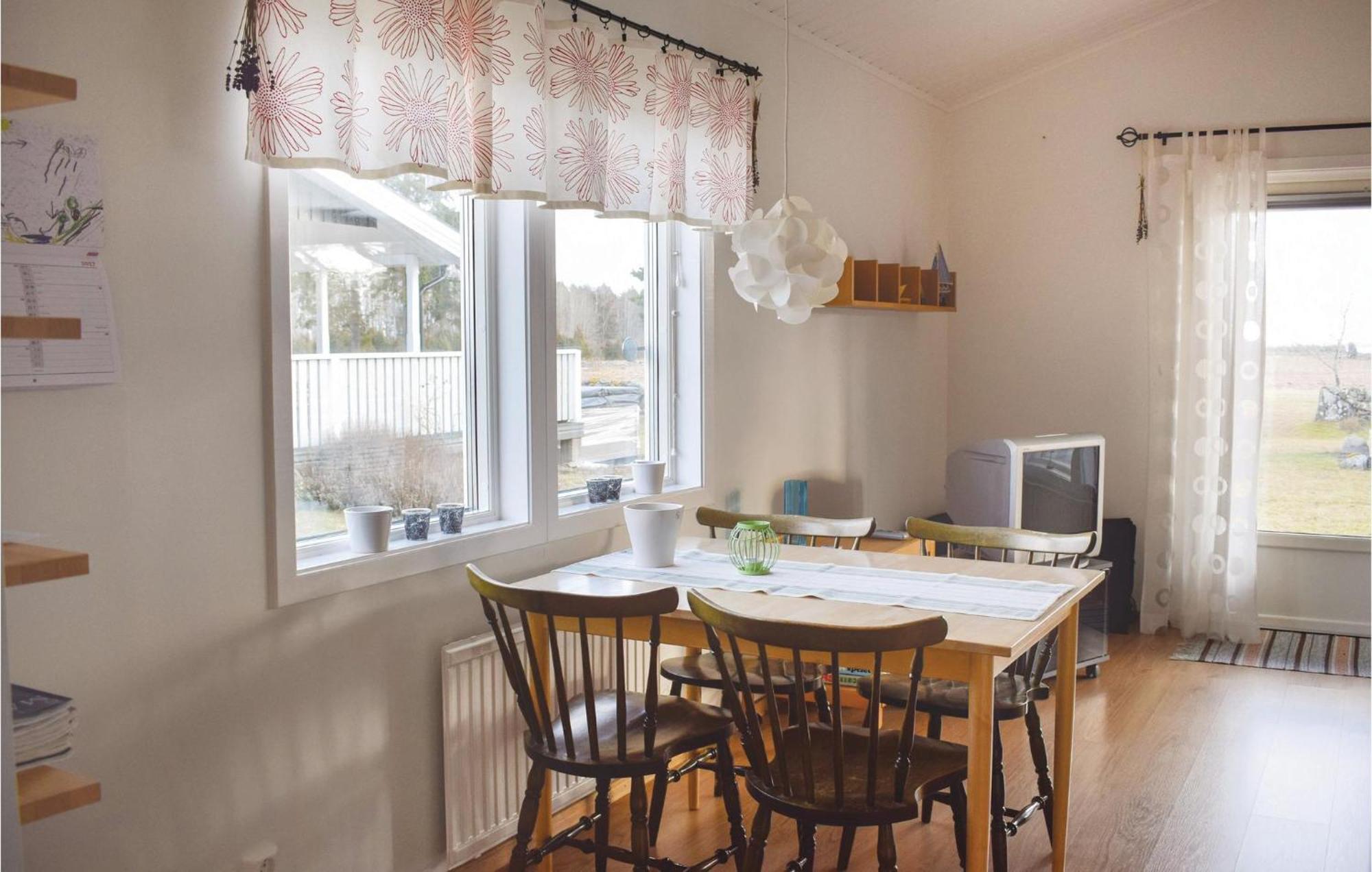 Amazing Home In Loettorp With House Sea View Exteriör bild